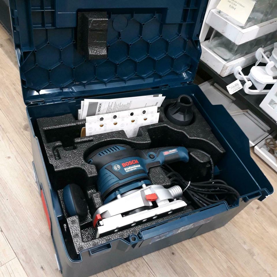 Bosch GSS 230 AVE Professional Schwingschleifer in Gnarrenburg