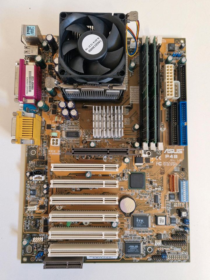 Asus P4B + CPU + RAM + AGP Grafik Vintage PC in Buchen (Odenwald)