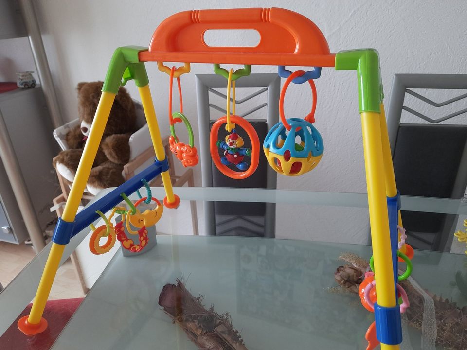 Baby Spielebogen / Trapez mit Zubehör in Aach