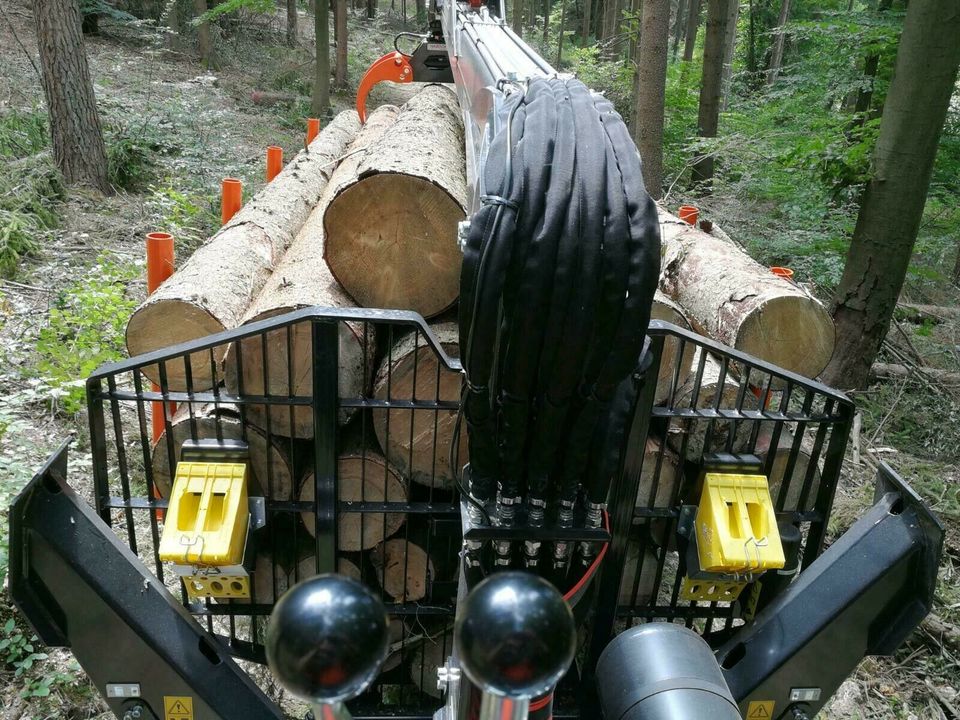 Rückearbeiten Rückewagen Seilwinde Holz Rücken in Schönbrunn