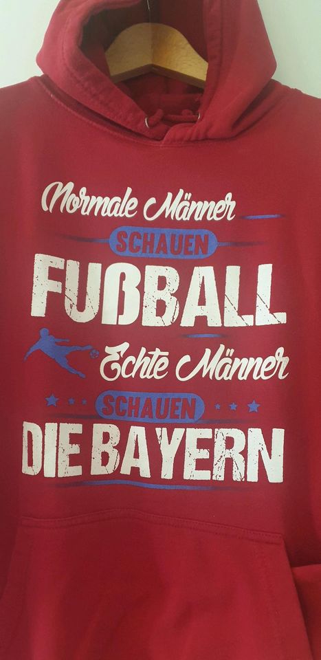 FC Bayern Kapuzenpulli L rot in München