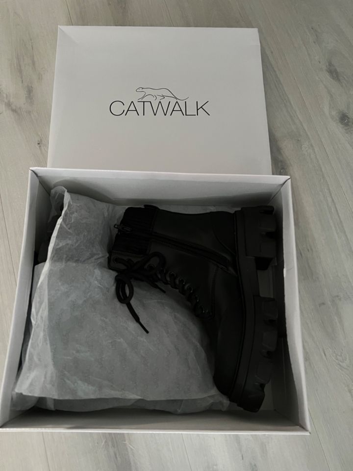 Plateaustiefel Chunky Boots Catwalk  Größe 39  Schwarz  Neu in Langquaid