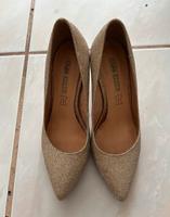 Absatzschuhe Gold Nordrhein-Westfalen - Moers Vorschau