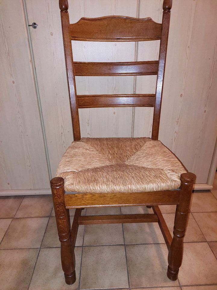 4 Holz/Rattan Stühle in Steffeln