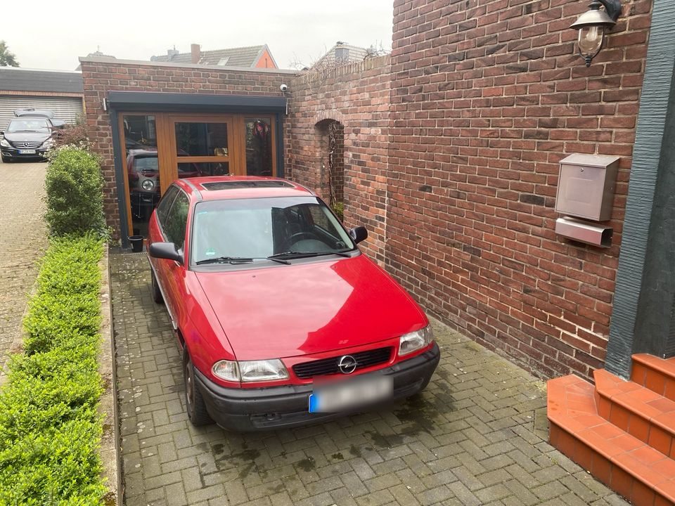 Opel Astra 1.4 Sportfahrwerk/Subwoofer/GSI Sitze in Krefeld