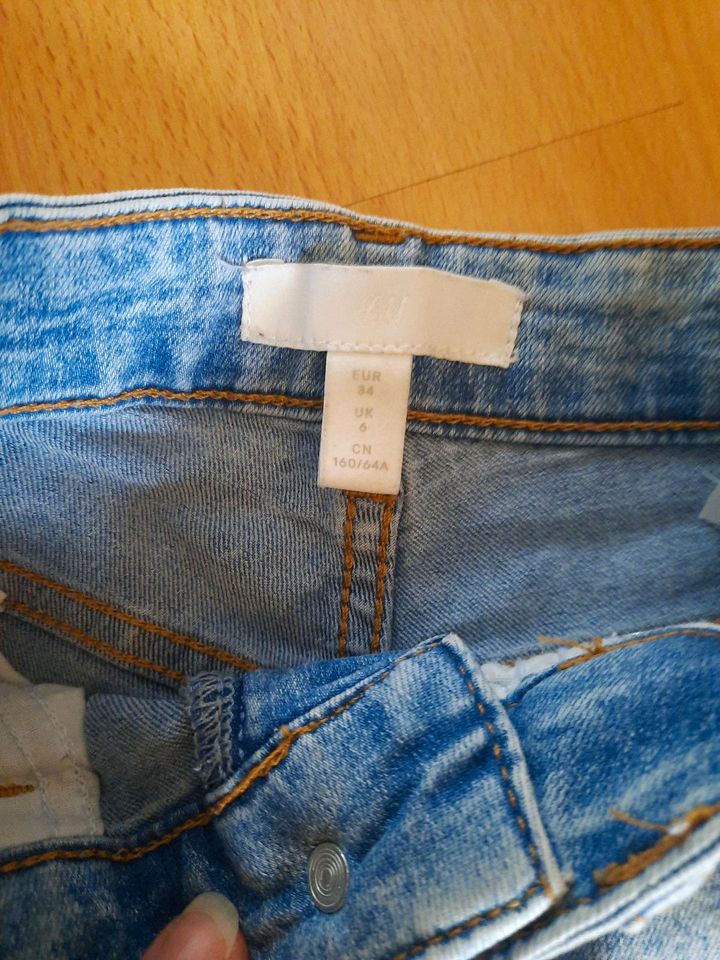 Kurze Hose Jeans shorts h&m Größe 34    (176 ×) in Hattersheim am Main