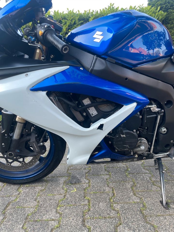 Suzuki GSXR 600 K6 K7 blau weiß in Paderborn