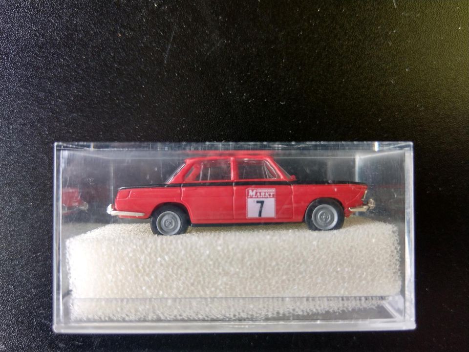 HO 1:87 BMW 1800 Oldtimer Markt rot/schwarz OVP  löse meine Samml in Bautzen