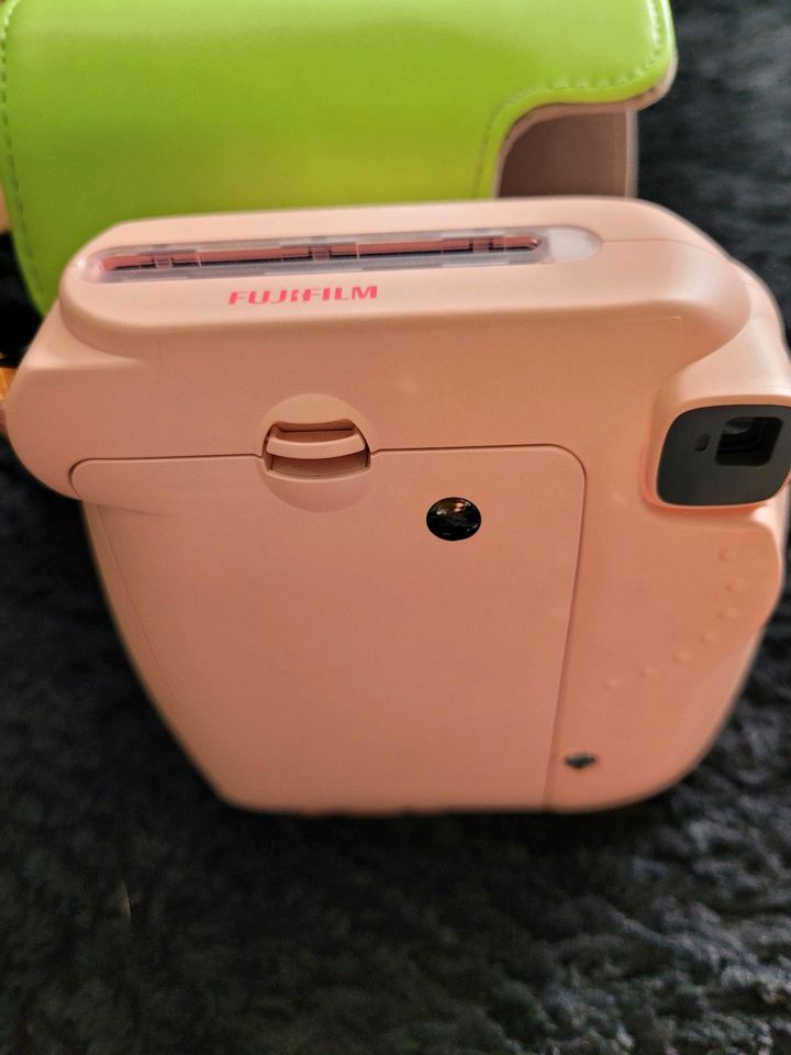 Instax  Kamera  mit  Tasche in Herten