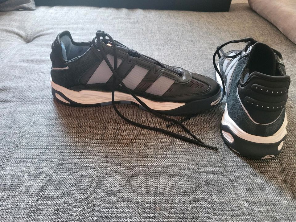 Adidas Sportschuh Gr 12 - 46.5 schwarz in Salzwedel