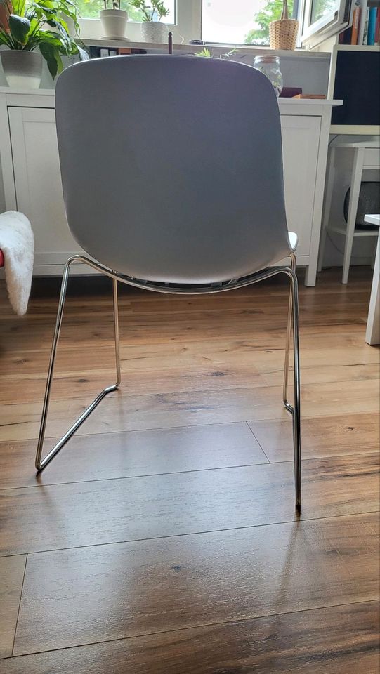 2 Stühle für Esszimmer oder Arbeitszimmer, ergonomisch geformt in Bonn