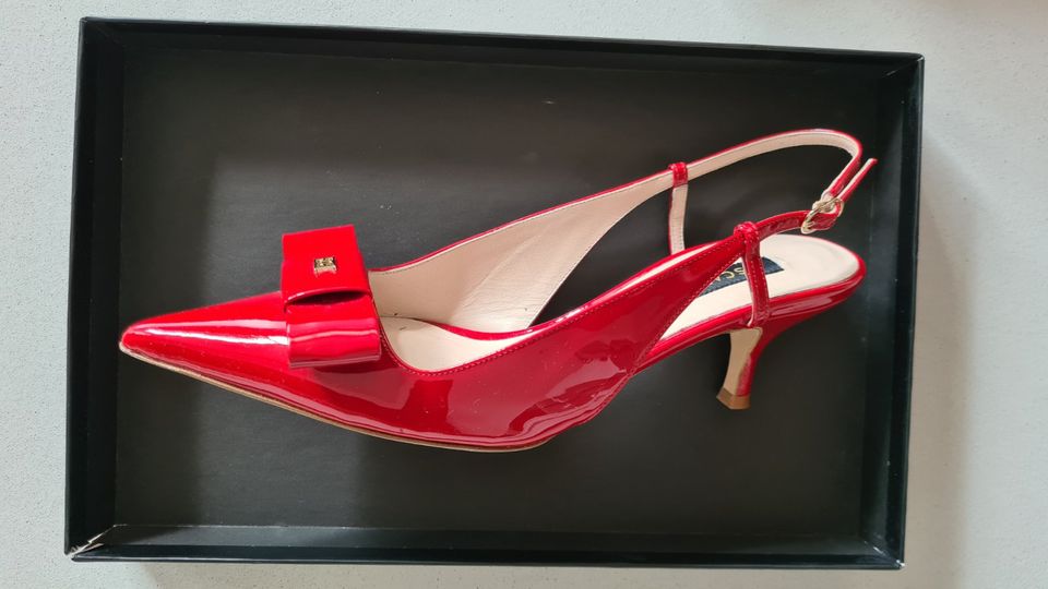 Escada Original Rot Lack Leder Pumps Gr 37 Chic elegant Diva Zust in Berlin