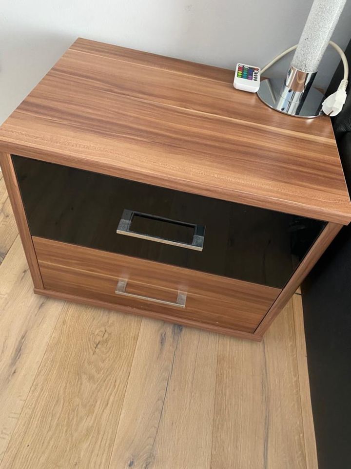 Doppelbett 1,40 x 2m mit Latenrost und Nachttisch in Rühen