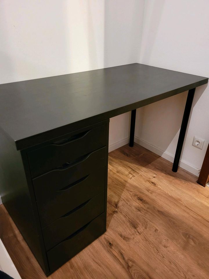 Schreibtisch mit Schubladen schwarz in Wasserburg am Inn