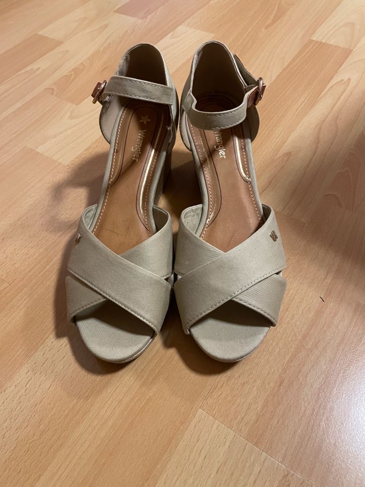 Schuhe / Sandalen Wrangler Größe 39 in Stemwede