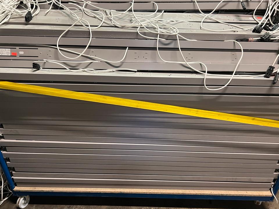 Langfeld Leuchten LED Licht 33 Watt über 700 Stück in Nonnweiler