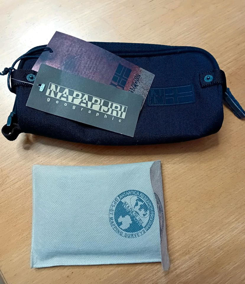 Napapijri Brieftasche und  Federmappe in Schwerin
