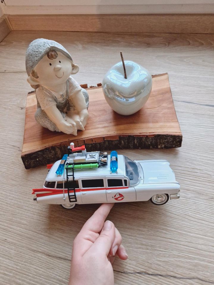 Modellauto Ghostbusters Ecto-1 Fahrzeug, Auto 2020 Film in Malsch