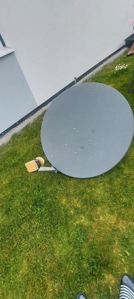 Satelliten Schüssel in Weißenburg in Bayern