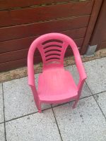 Garten-Kinderstuhl aus Plastik in Pink zu verschenken Frankfurt am Main - Bonames Vorschau