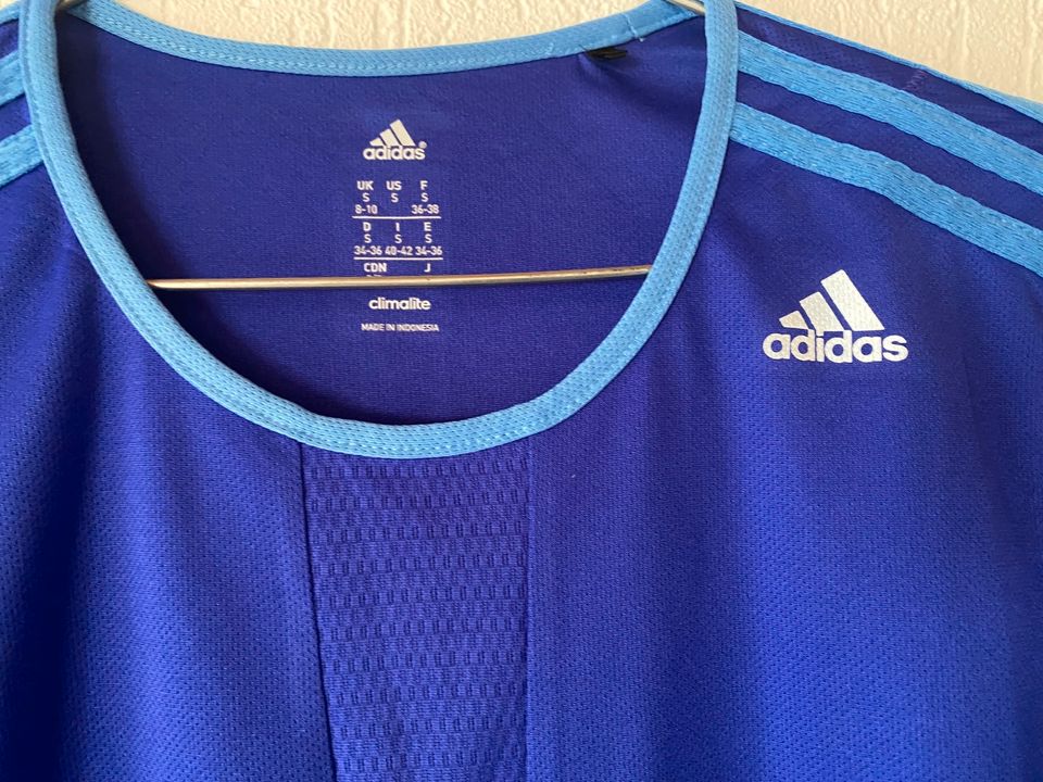 Adidas Langarmshirt blau/lila Gr.36 in Bischofsheim