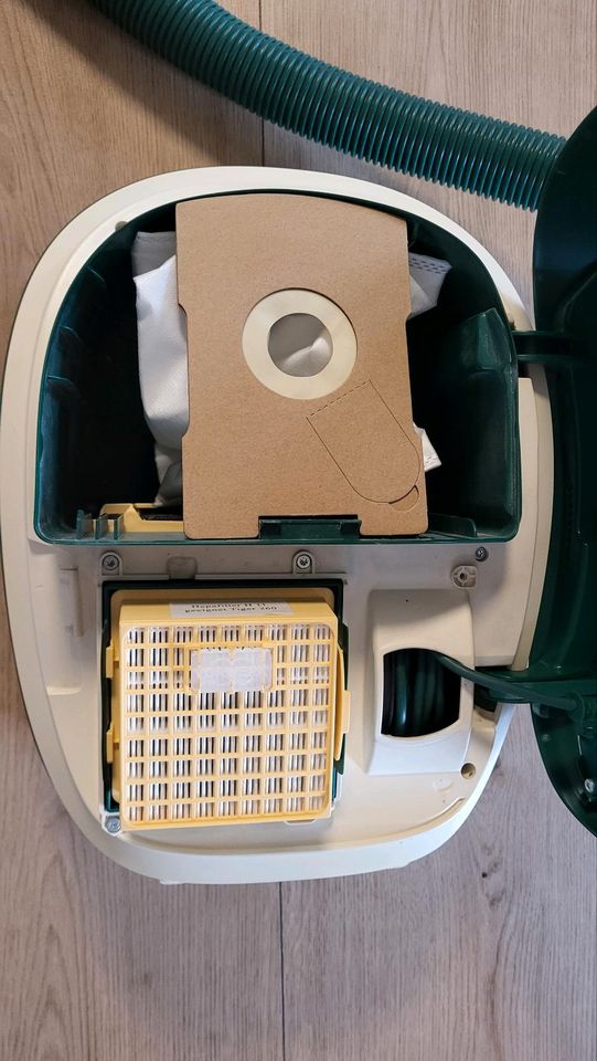 Vorwerk Tiger 260 mit Elektrobürste EB360 u Zubehör in Wallmoden