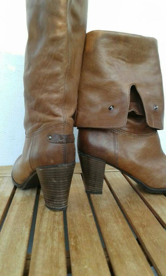 Rehbraune Echtlederstiefel, sportlich elegant in Revensdorf