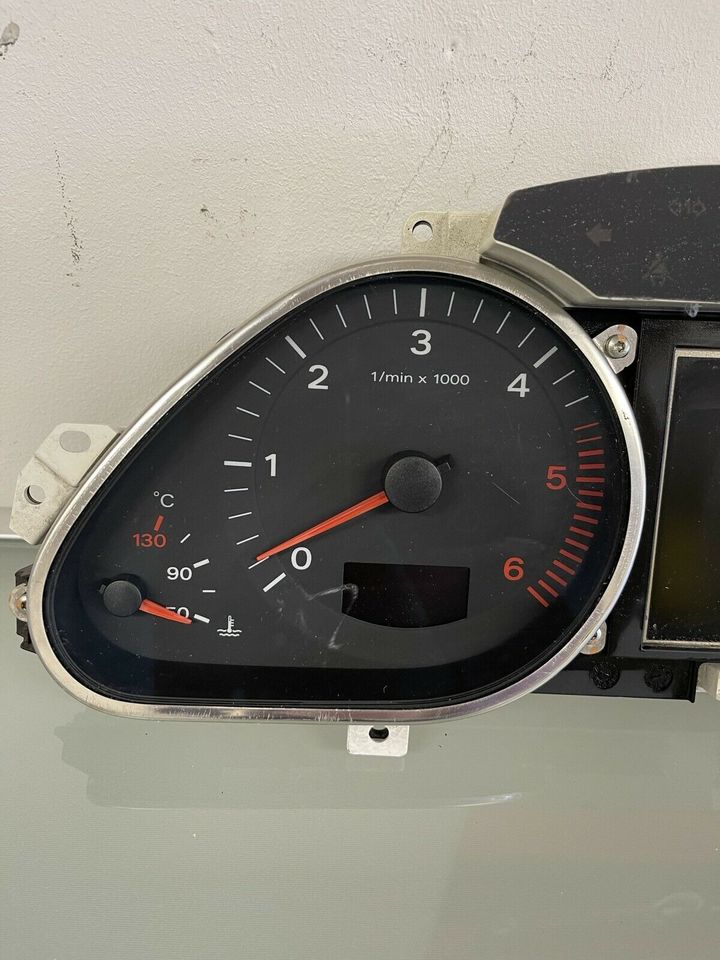 Tacho Tachometer Kombiinstrumet Original für Audi A6 in Hamburg