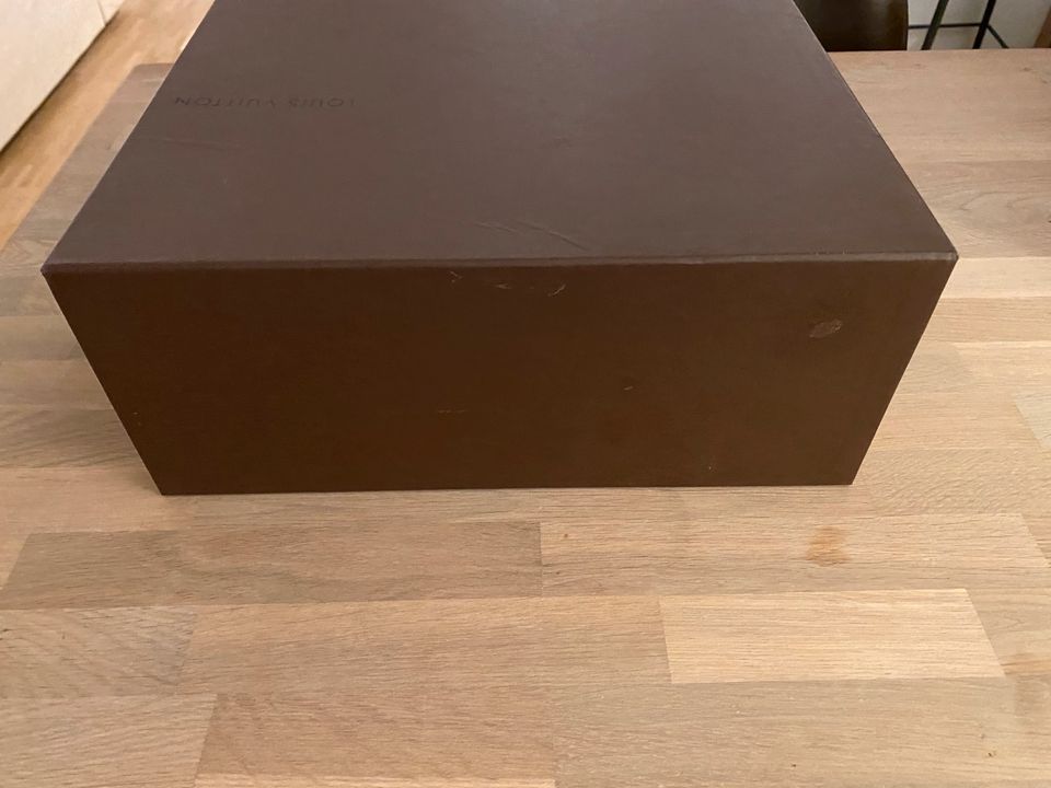 Louis Vuitton Karton Box in braun 35 x 28 cm in Hamburg