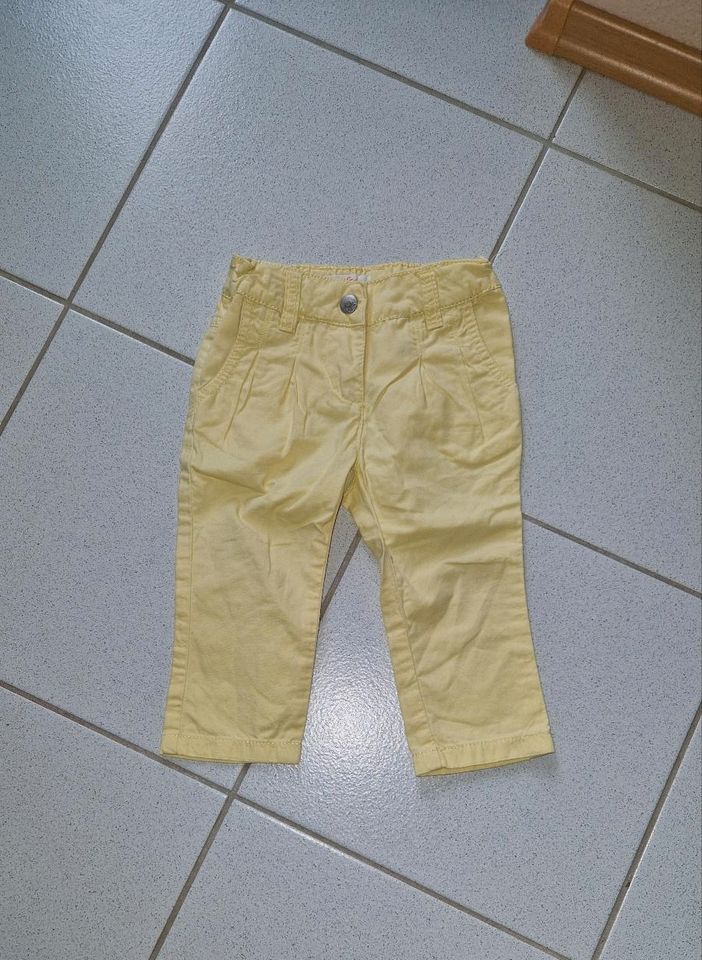 Chino Hose Stoffhose Baby gelb Gr. 74/80 in Bellheim