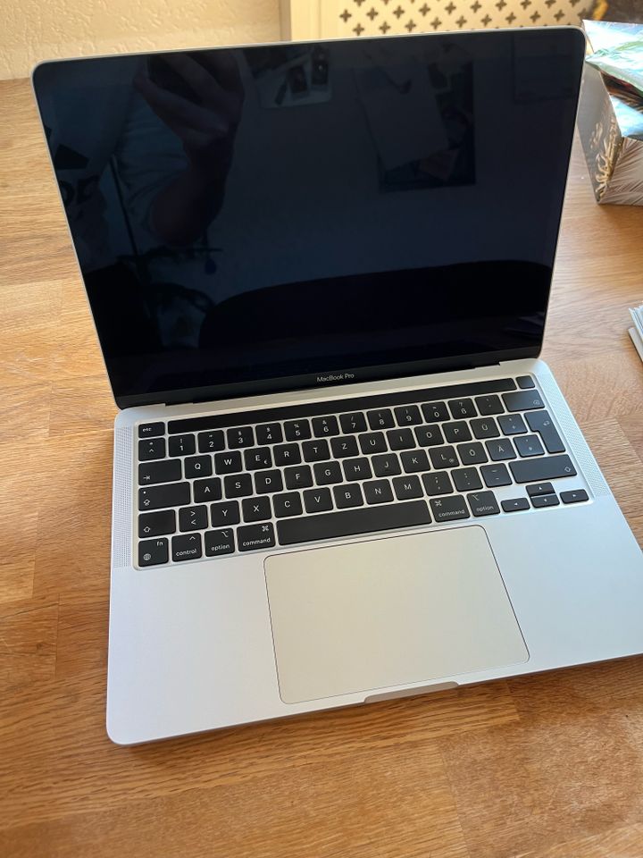 Apple MacBook Pro – 2022 (13.30 ", M2, 8 GB, 256 GB, DE) in Offenhausen