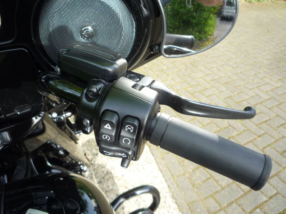 Harley-Davidson STREET GLIDE ST  117 FLHXST 5HD neuwertiger Zust in Bocholt