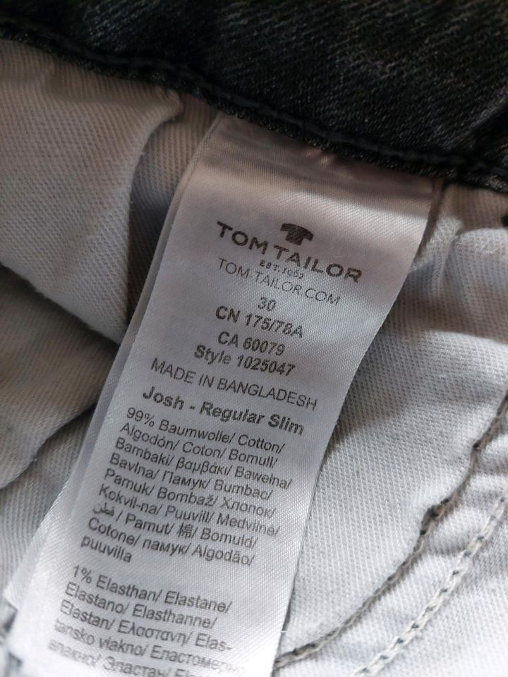 Kurze Jeans von Tom Tailor in grau, Gr.30 in Leichlingen