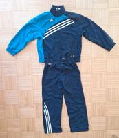 Adidas Kinder-Trainingsanzug mit passendem Shirt und Badehose Hessen - Kelkheim Vorschau
