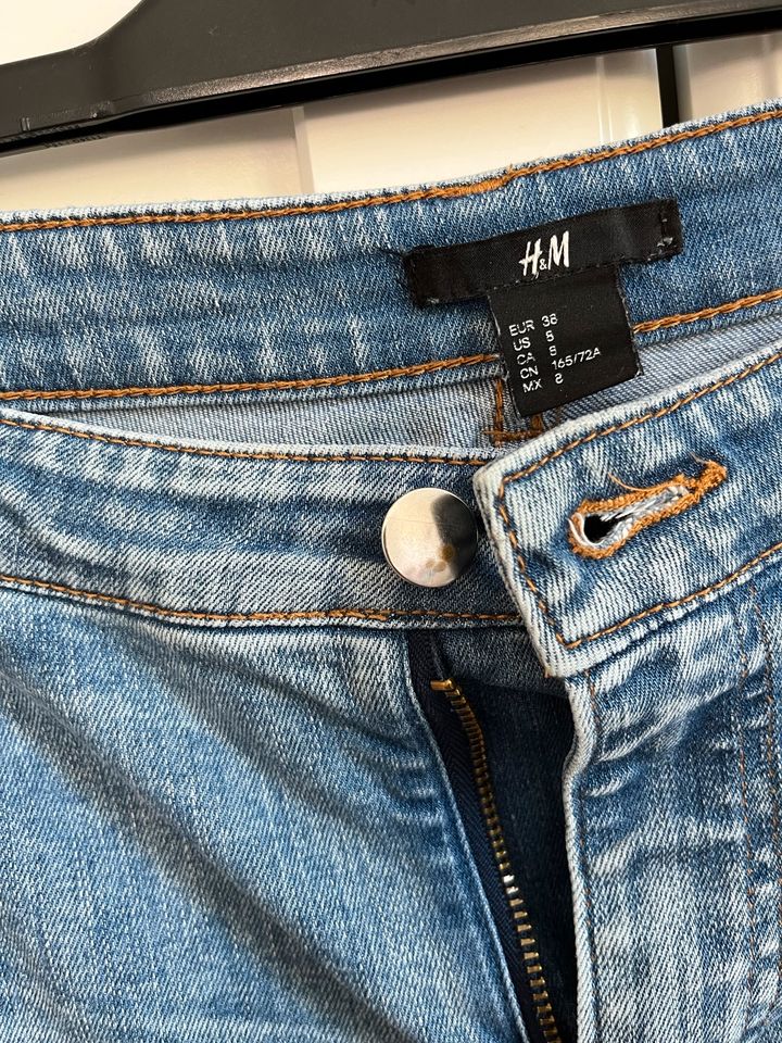 Jeans im wasted look, mit Löchern, H&M 36 in Lohr (Main)