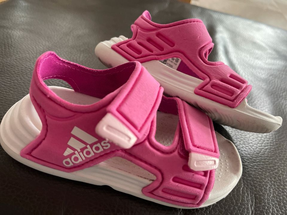 Adidas Sandalen pink Gr. 21 in Bröckel