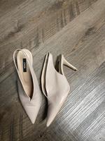 Zinda Slingpumps Beige Leder gr 38 Nordrhein-Westfalen - Engelskirchen Vorschau