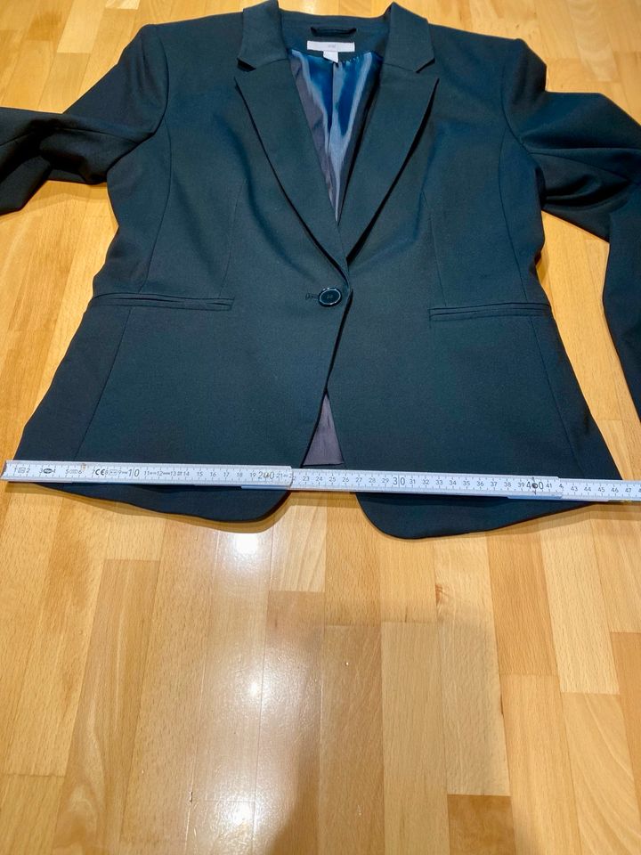 H&M Kurzblazer Schwarz Größe 40 in Reichartshausen