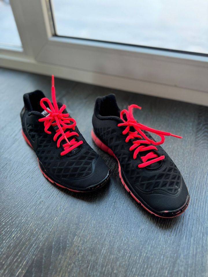 Nike Schuhe Damen Größe 38 Sportschuh Laufschuhe in Wuppertal