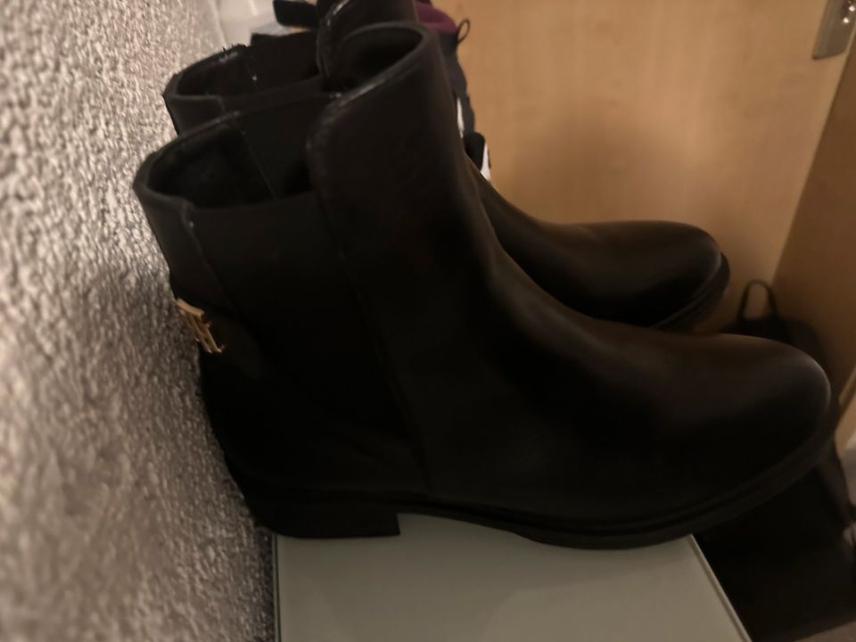 Tommy hilfiger boots in Groß-Zimmern