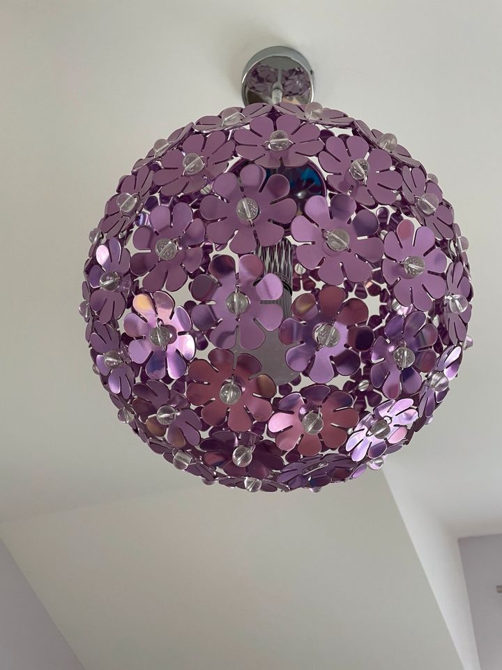 Lampe lila Blumenmuster Kinderzimmerlampe in Ketsch