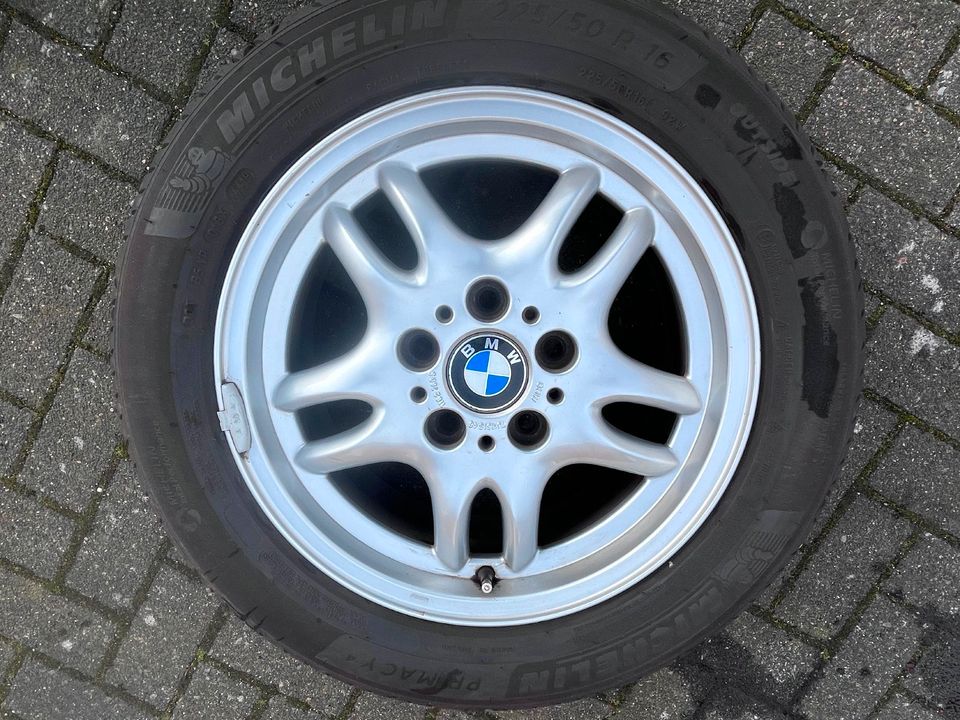 Original BMW 16 Zoll Alufelgen „Styling 30“ mit Sommerreifen in Herzebrock-Clarholz