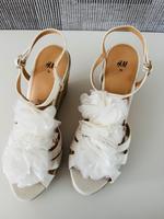 NEU! Sandalen mit Keilabsatz in Größe 39 Niedersachsen - Wetschen Vorschau