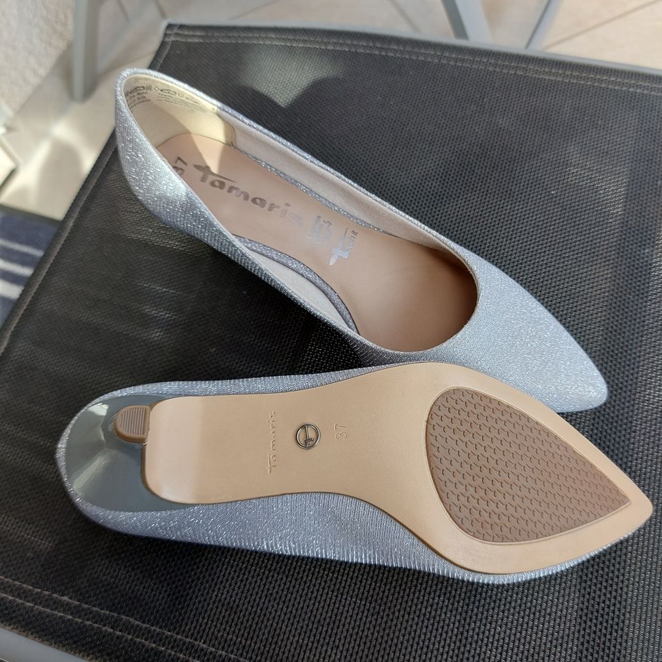 Schuhe/Pumps Tamaris hellgrau / silber / Gr. 37 NEU in Eschwege