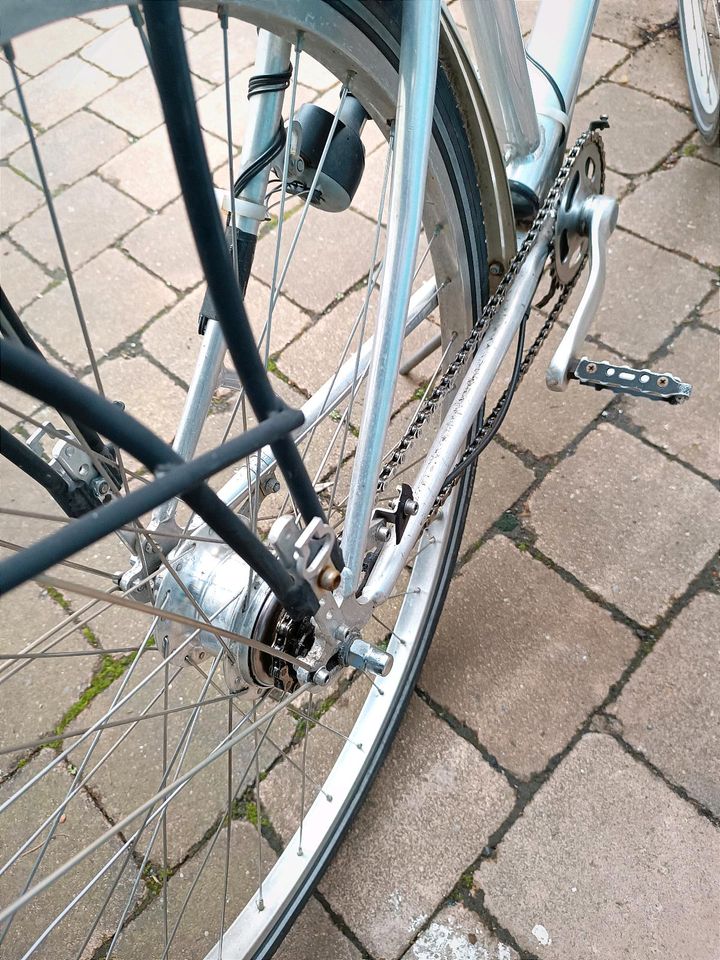 Hochwertiges Damenfahrrad 28 Zoll mit Nabenschaltung top Zustand in Augsburg