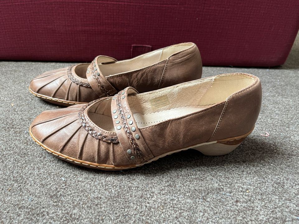 Schöne wenig getragene braune Pumps von Jenny by Ara in Gr. 41 in Garbsen