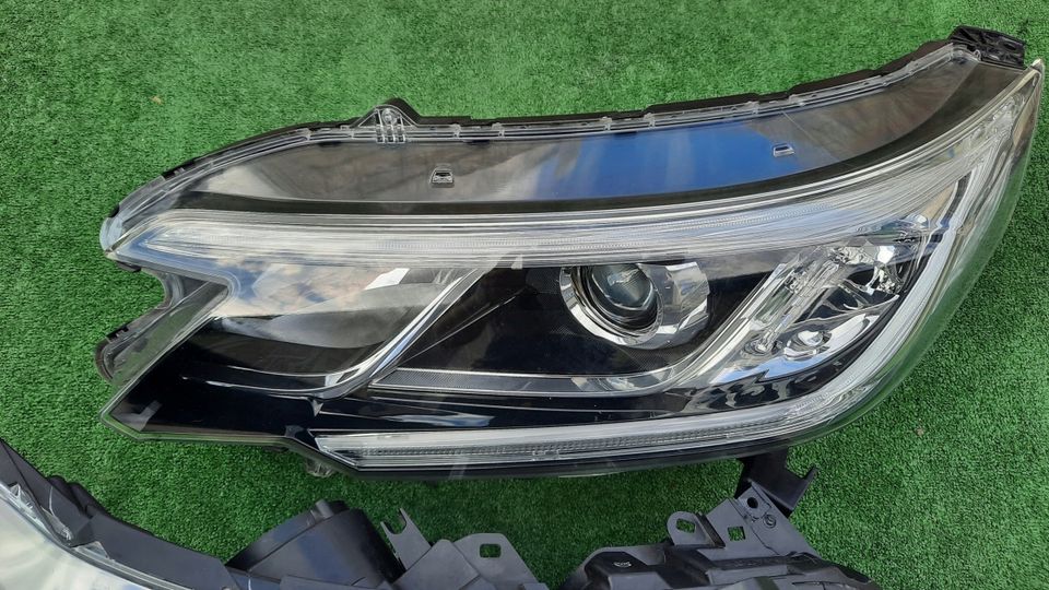 HONDA CRV FACELIFT BI-XENON + LED-SCHEINWERFER in Neu-Isenburg