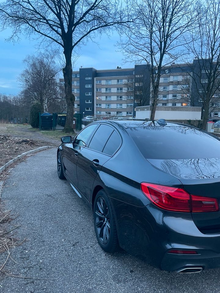 BMW 540dxDrive/M-Paket/Driv.+Park.AssPlus/SHZ+LHZ/HK in Essen