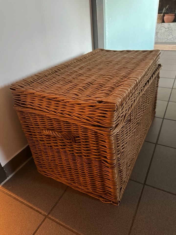 Original Vintage Boho große Rattan Korb Truhe von der Oma in Köln