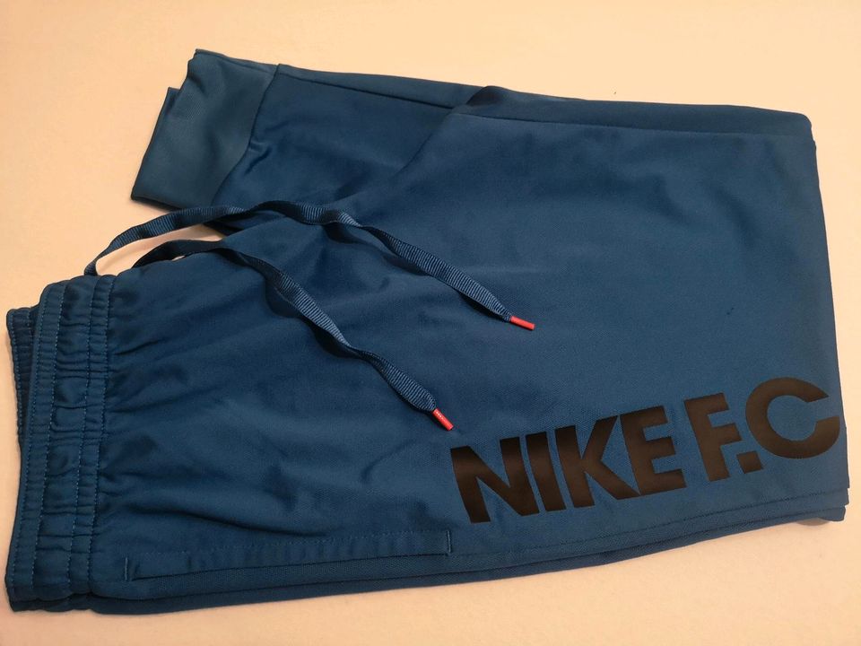 Trainingshose nike blau Gr. L Herren in Rheinland-Pfalz - Neuwied | eBay  Kleinanzeigen ist jetzt Kleinanzeigen